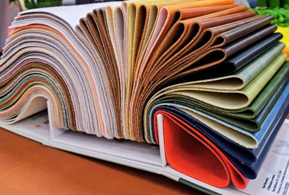 Phân phối vật liệu cho các xưởng sản xuất và đại lý trên toàn quốc